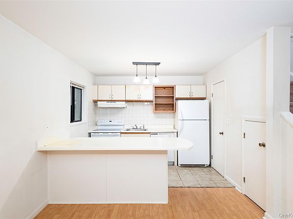 3rd image of 3 Hudson Heights Drive