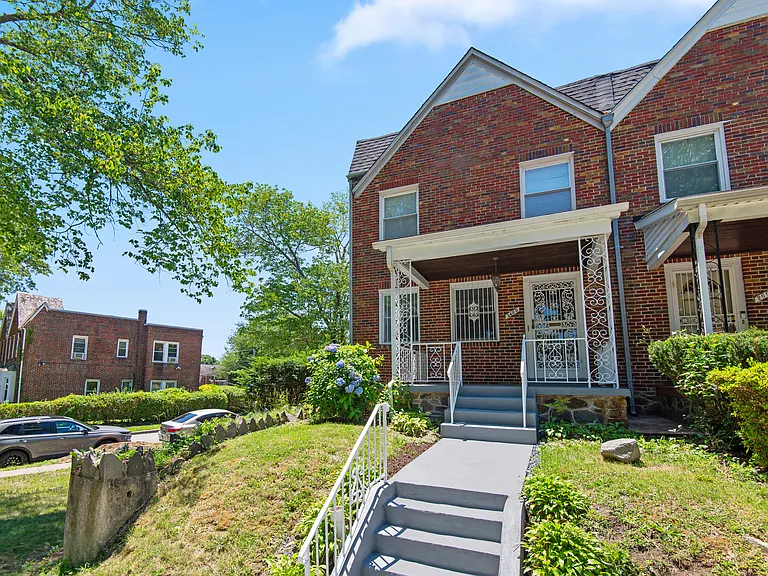 2600 N Longwood St — Photo 12