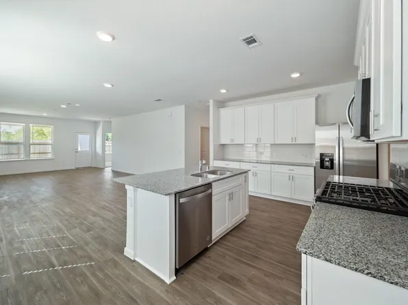 330 Smugglers Bay Ln, Crosby, TX 77532