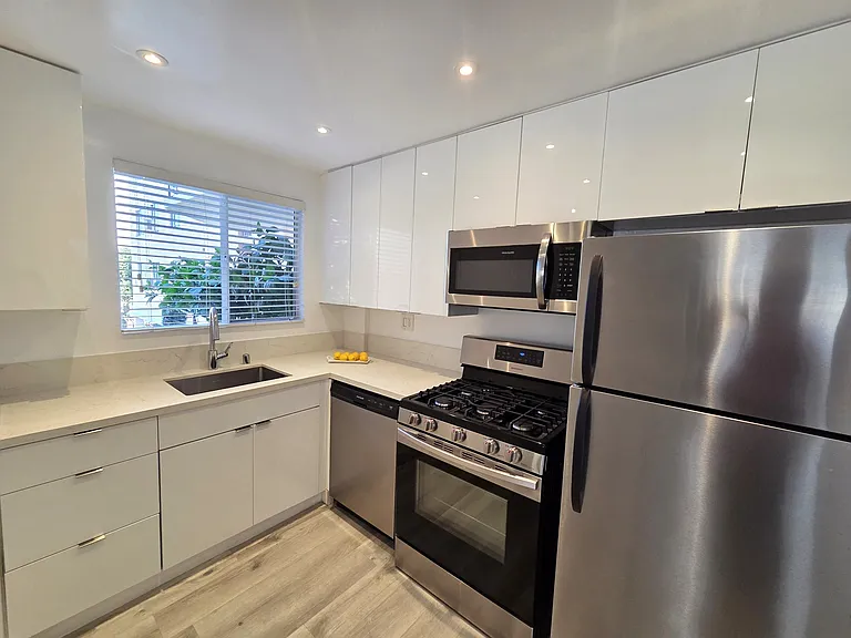 10401 Wilshire Building — Photo 32