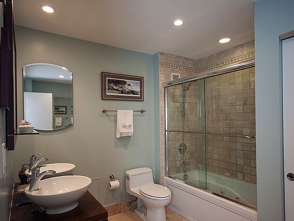 5th image of 2301 Collins Ave Ph 021