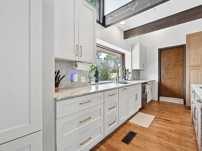 7625 S Richmond Ave E — Photo 16
