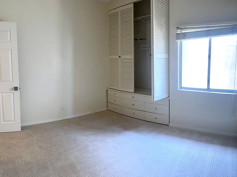 708 Huntley Dr #4 — Photo 7