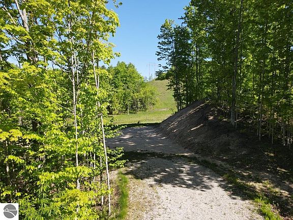 4th image of Pesek Rd