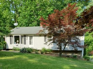 8 Fox Hollow Ct, Vernon, NJ 07462