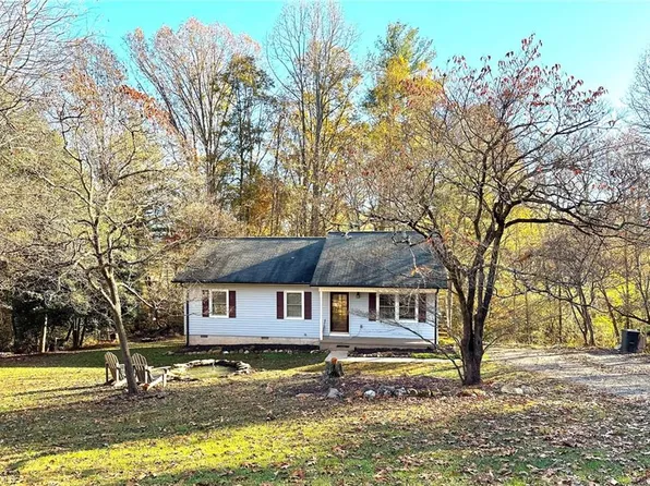 142 Pumpkin Patch Dr, North Wilkesboro, NC 28659