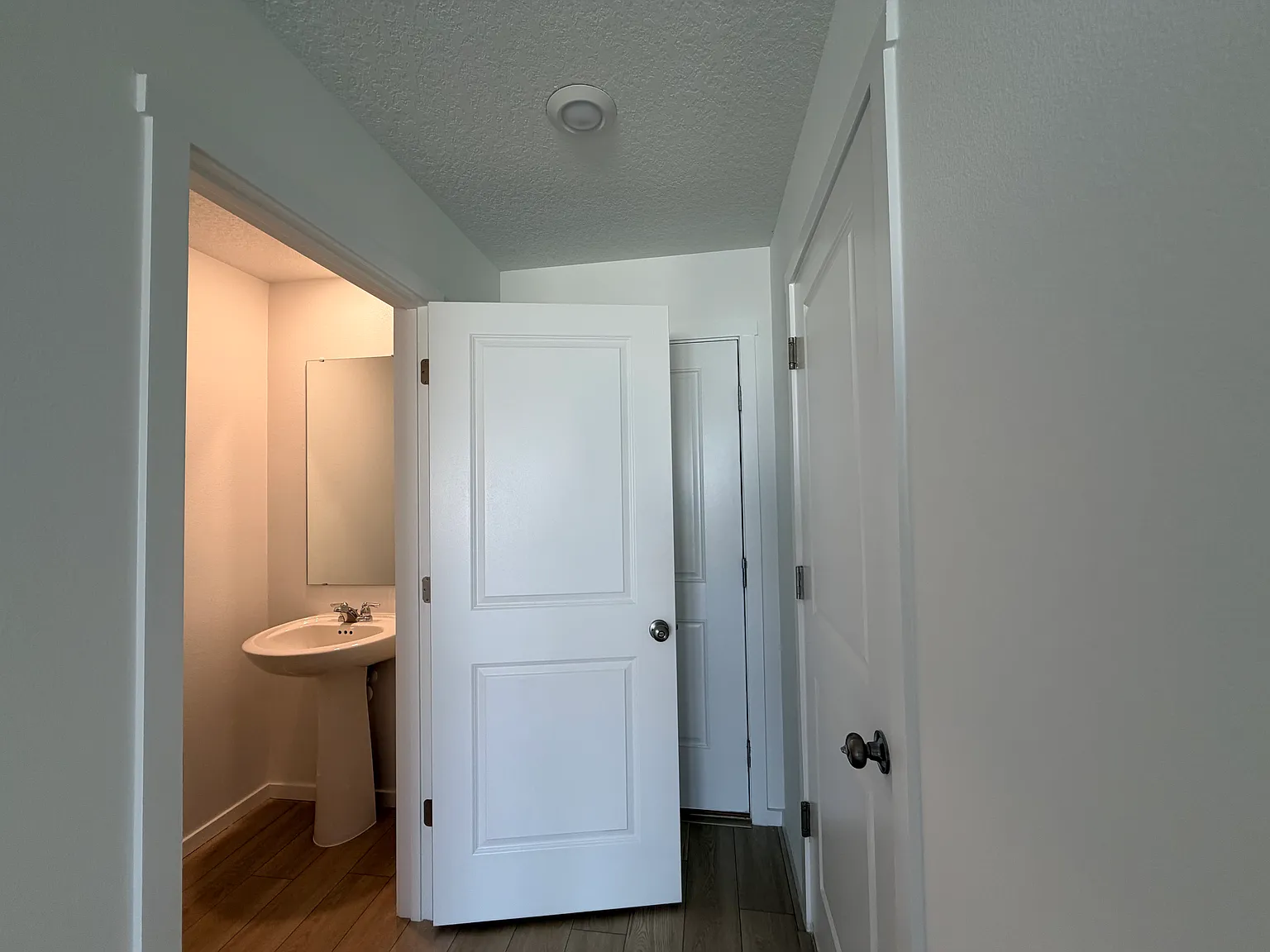 3 bed, 2.5 bath, 1378 sqft, $2,100 — Photo 4