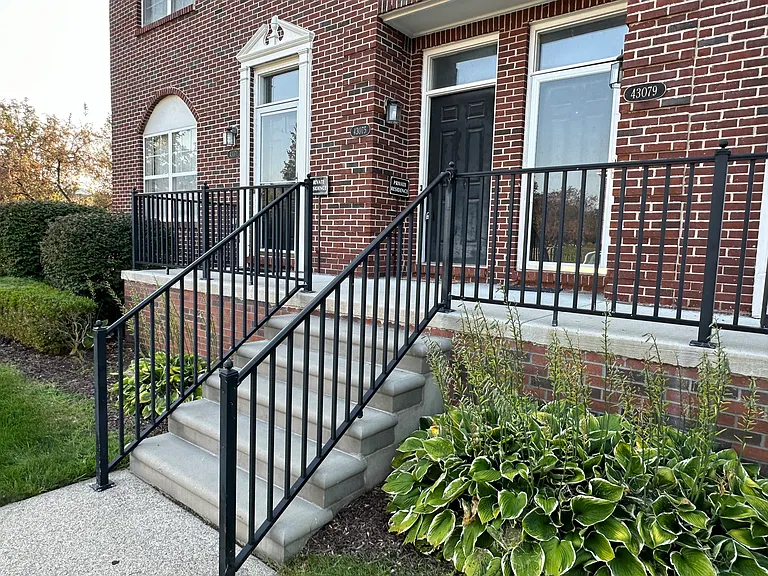 43075 Strand Dr — Photo 2