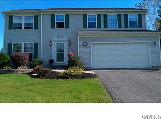 3240 Greenleafe Dr, Phoenix, NY 13135