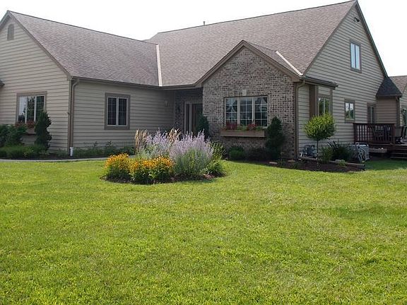 3rd image of 923 Burr Oak Ln