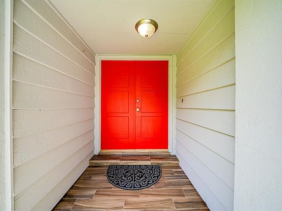 4th image of 16930 Hibiscus Ln