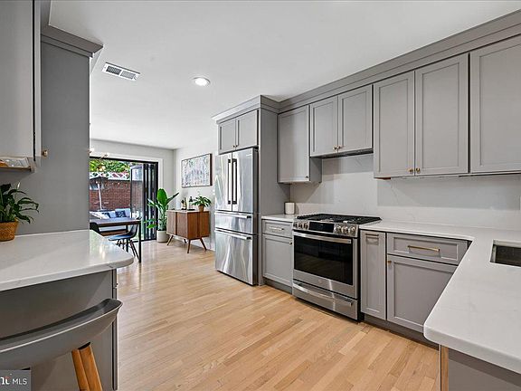 2nd image of 655 E St SE