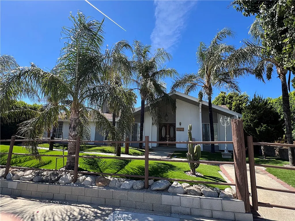 4 bed, 1928 sqft, $4,200 — Photo 1