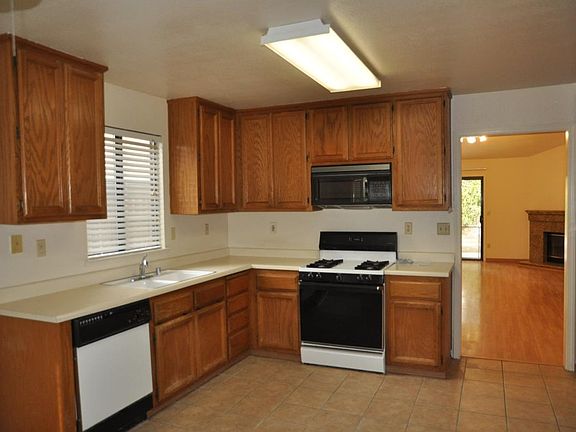 5th image of 744 Portside Cir