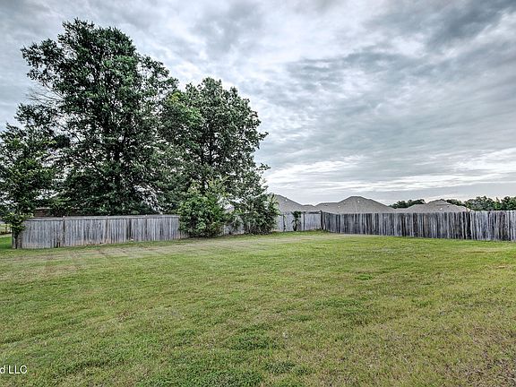 4th image of 112 Allie Ln