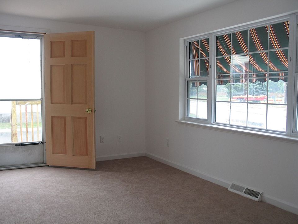 2nd image of 728 Seagrass Ln