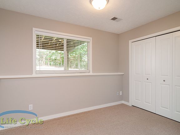 5th image of 5980 Clear Pointe Dr SE