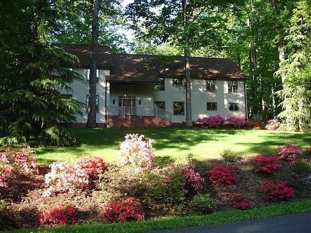 Professionally landscaped contemporary in sought-after Ednam Forest