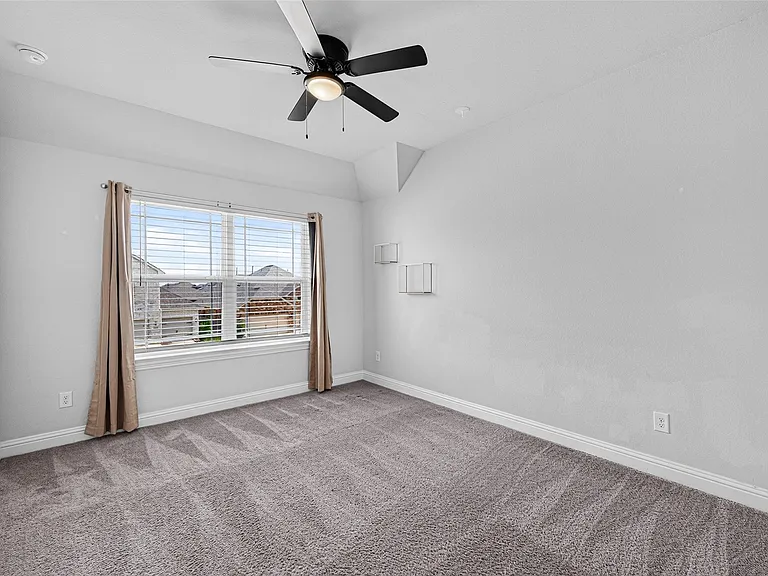 24419 Avanti Dr — Photo 31