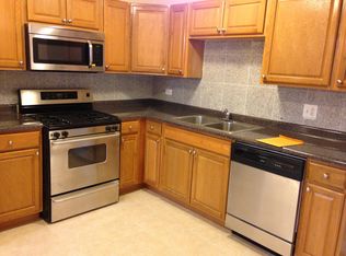 464 Seneca Ln, Bolingbrook, IL 60440