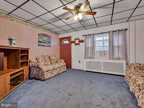 4th image of 227 Linden St