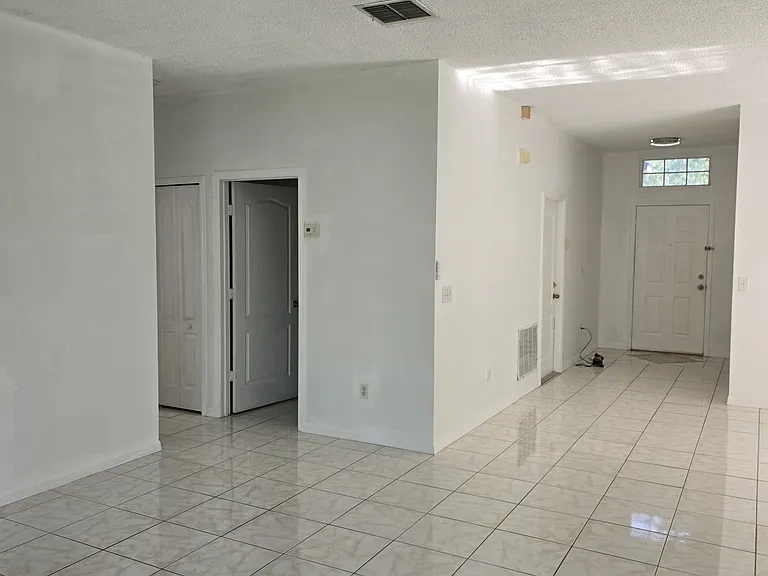 4416 Waterside Pointe Cir — Photo 8