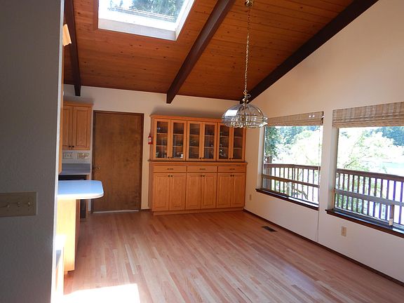 5th image of 198 Lake Louise Dr SW