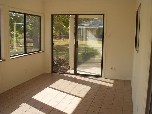Sunroom, ceramic tile floor