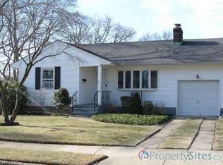 49 Gary Rd, Syosset, NY 11791