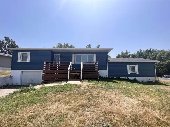 712 E 1st St, New London, MO 63459