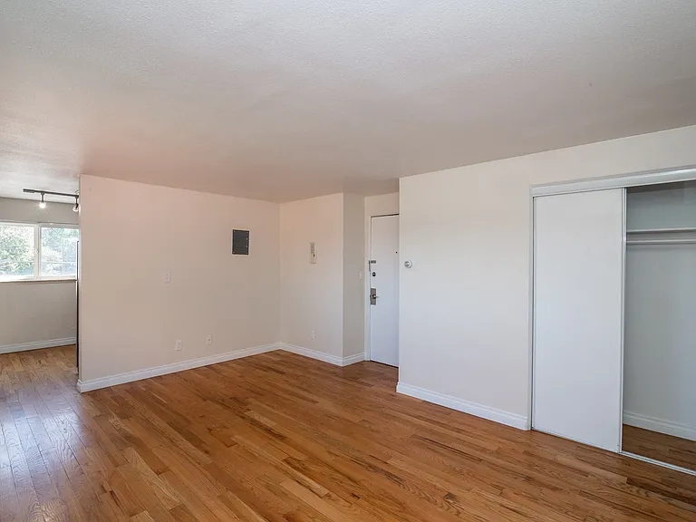 Emerson Flats — Photo 26