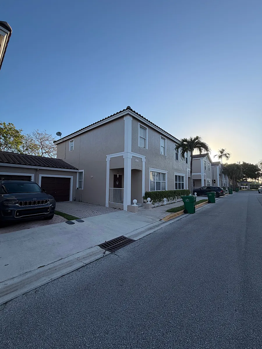Building Photo - 10525 NW 57th Ct