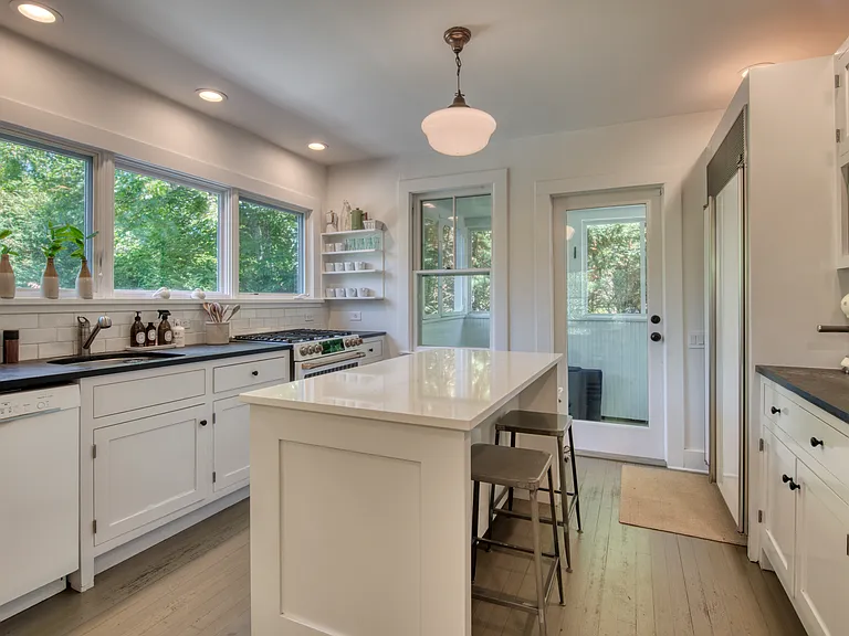 67 Jermain Ave — Photo 5