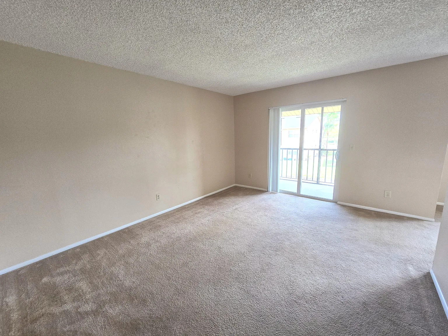 2 bed, 905 sqft, $1,395 — Photo 2