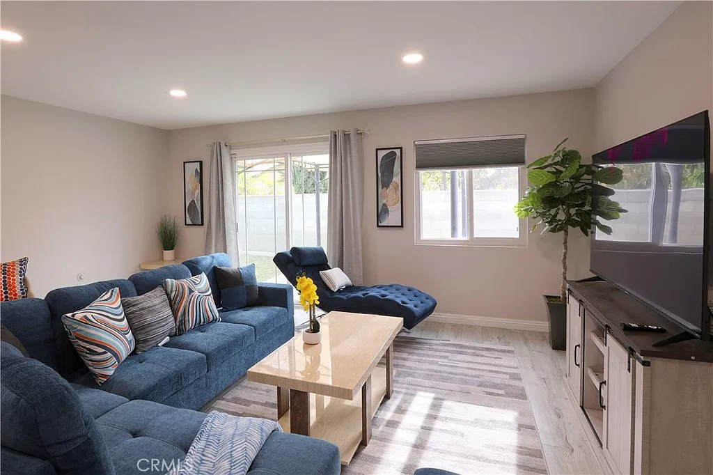 4 bed, 2.5 bath, 1662 sqft, $6,000 — Photo 1