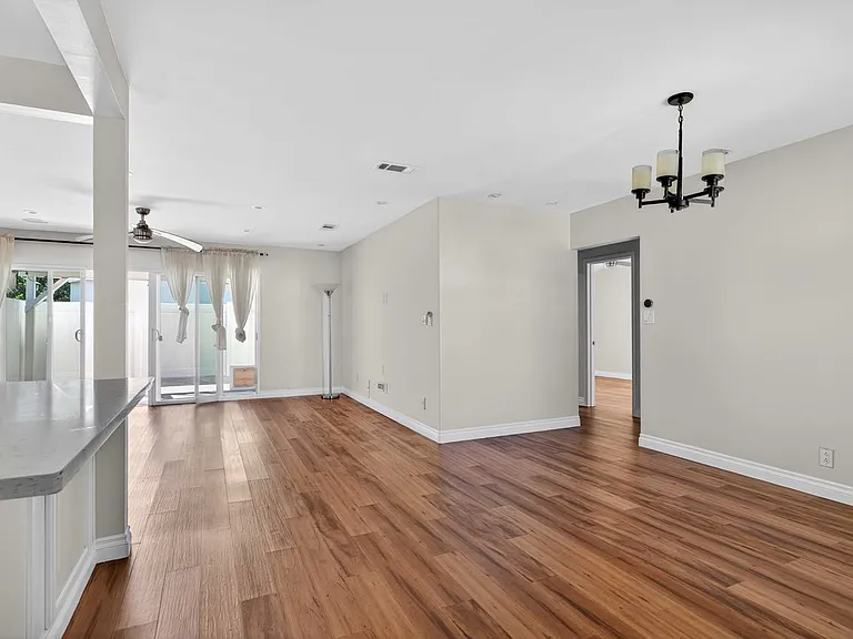 8007 Louise Ave — Photo 12