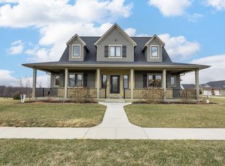 1941 Creek Wood Dr, Dubuque, IA 52003