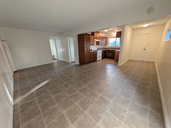 11752 Coldbrook Ave APT A