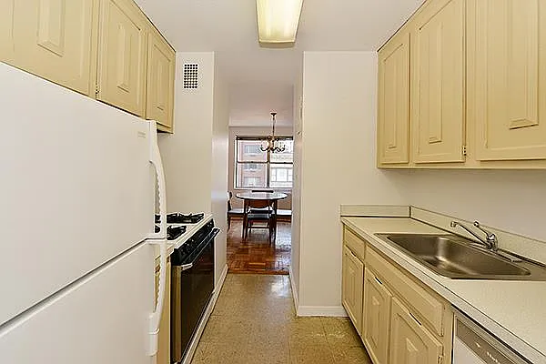 Sold by R New York | media 14