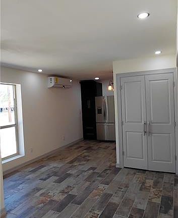 4th image of 32 Naty St