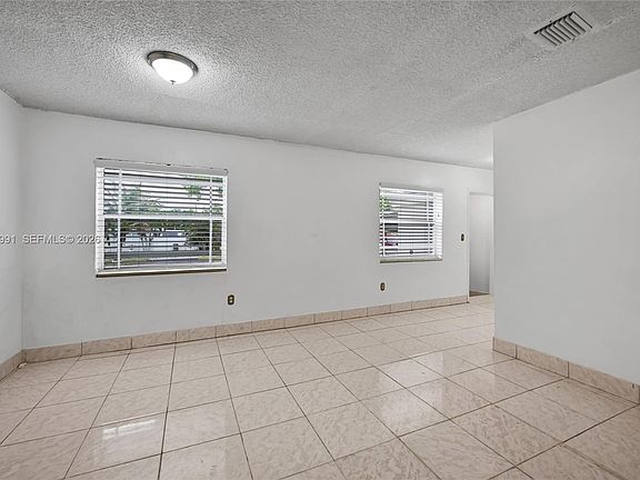5th image of 210 E 59th St
