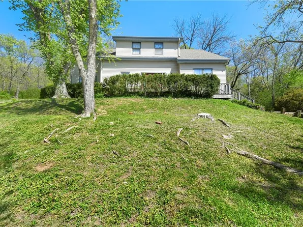 2201 Sunset Ct, Leavenworth, KS 66048