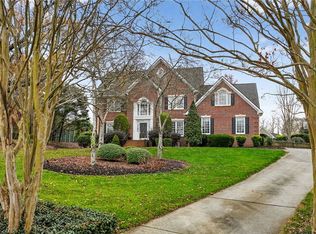 7 Hitchcock Ln, Greenville, SC 29615