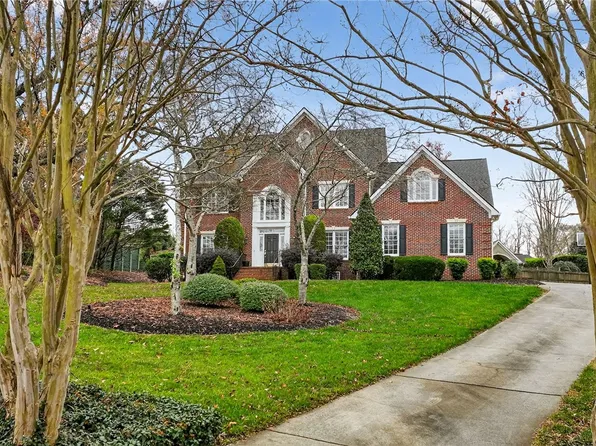 7 Hitchcock Ln, Greenville, SC 29615