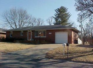 103 Loretta Ln, Godfrey, IL 62035