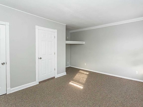 3rd image of 25 Pine Ave