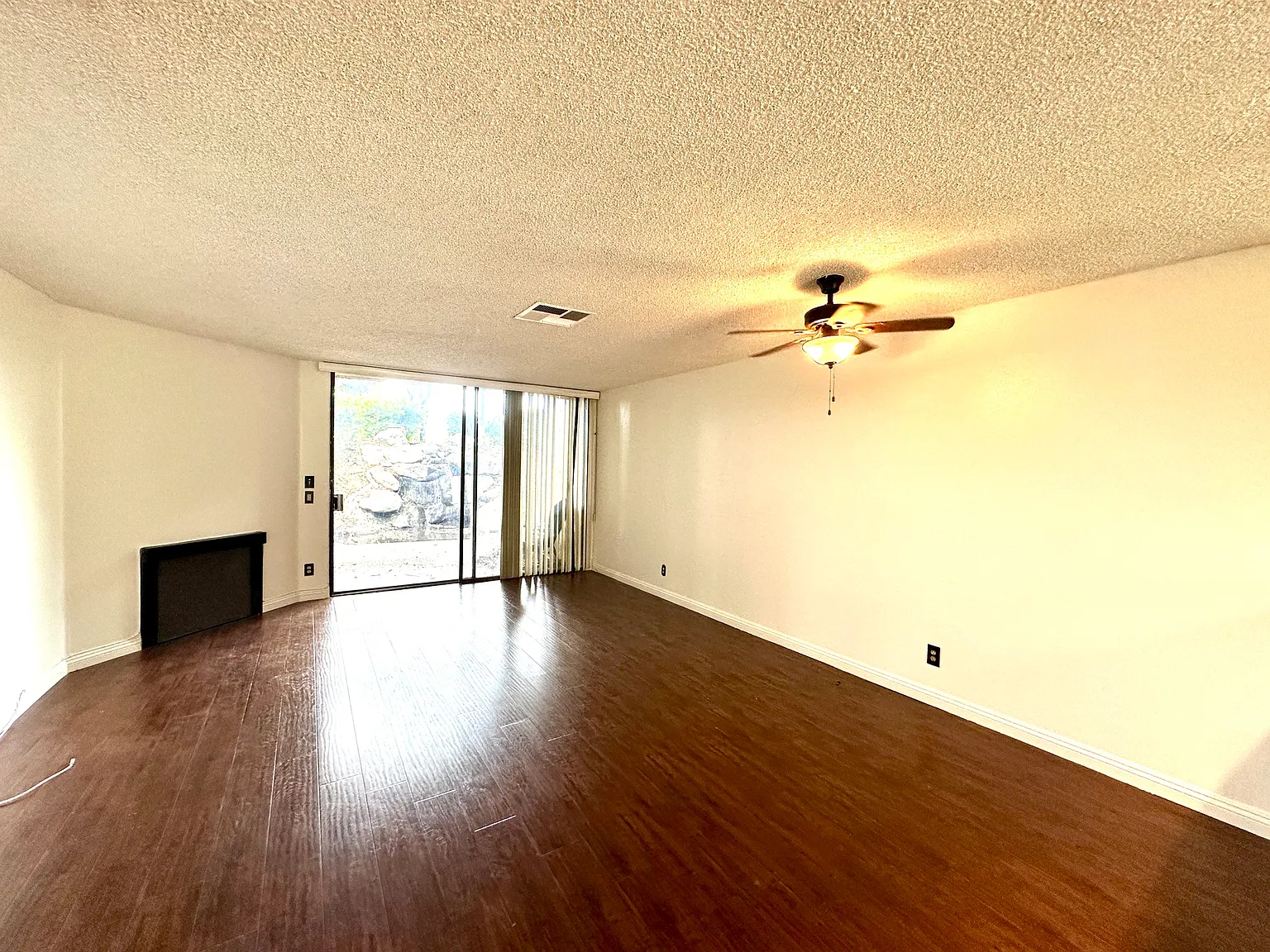 2 bed, 1056 sqft, $2,950 — Photo 2