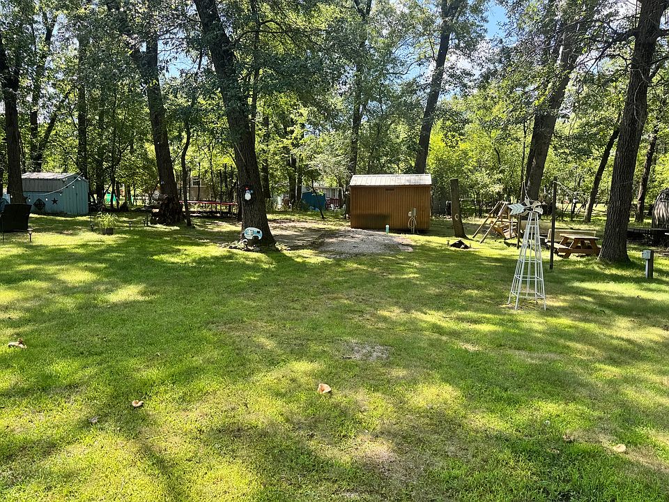 1st image of 21/191 Woodhaven Dr E