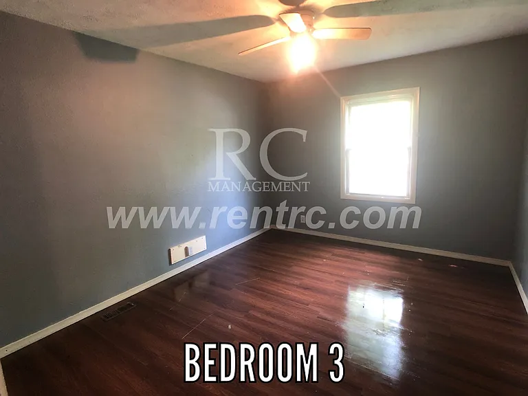 903 Southmoor Dr — Photo 12