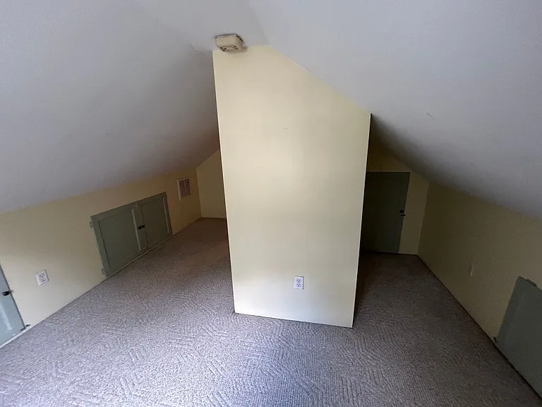 2461 Lyndhurst Ave — Photo 34
